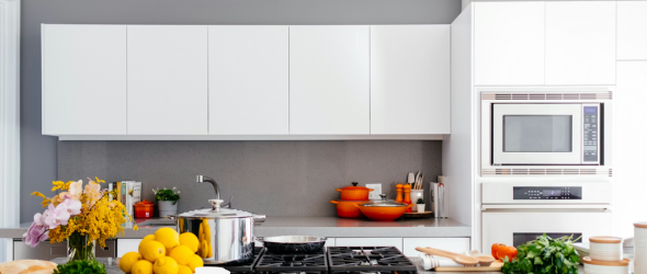 БЕЛАЯ КУХНЯ ИЗ ЛДСП